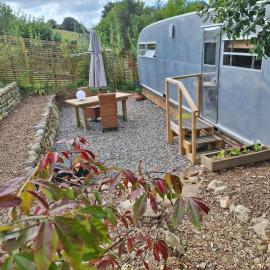 Airstream style caravan with optional hot tub, hotel a Lostwithiel