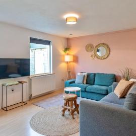 Spacious Family Holiday Home (7p), Free indoor parking, hotel in Zandvoort