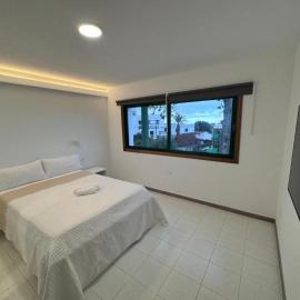 Vivienda En El Centro De La Isla 2hab Con Terraza, hotel Valverdében