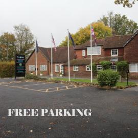 Trivelles Waterhall Country Gatwick Hotel & airport parking, hotel i Crawley