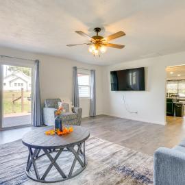 Logansport Home w/ Deck: 4 Mi to Downtown!, hotel in Logansport