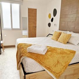 Spacious-Comfortable, King bed, Miraflores Area H16, hotel a El Rodeo