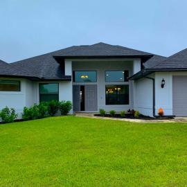 Coral Vista-New Beautiful 3 Bedroom with Pool Canal, hotel v mestu Cape Coral