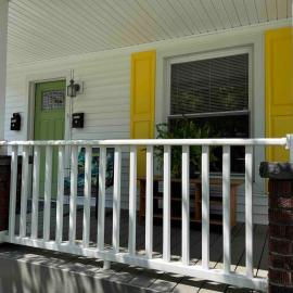 The Yellow-Shuttered House apt B, hotel a Sharon