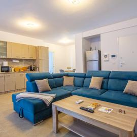 ATENEO - TREVI 2 ApArt Hotel, Modern DeLuxe Apartment with Big Terrace
