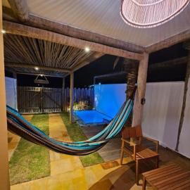 Chalés Mahalo J - Pontal de Maceió - Fortim - Chalés e Flats, hotell i Fortim