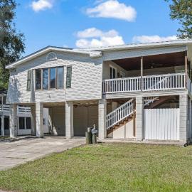 Domingos Beach Bungalow- Surfs Up, hotel in Myrtle Beach