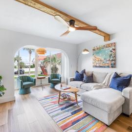 Coastal Condo - Walk to Beach Pool Pickleball and Boat Ramp, hotel in St. Augustine