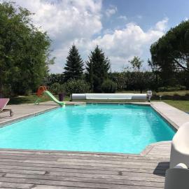 La Grangeneuve côté piscine, hotel en Marclopt