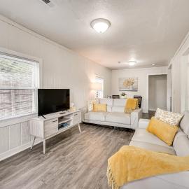 Walk to Dtwn Branson: Pet-Friendly Home!