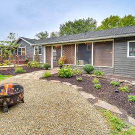 Mtn-View Escape w/ Large Yard in Duncansville!, Hotel in Duncansville