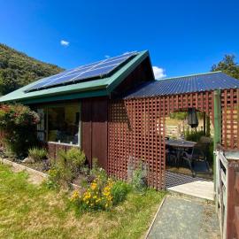 Kahurangi Cottage Wilderness Retreat, Hotel in Tapawera