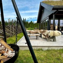 High standard cabin at Sjusjøen sauna, hot tub & ski trails right outside, hotel v destinácii Ringsaker