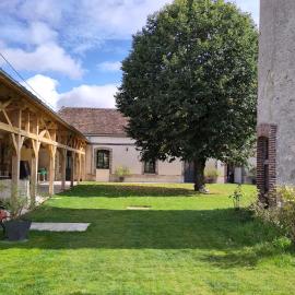 Manoir Saint Joseph - Gîte Brennus - Sens - Piscine - Famille、サンスのホテル