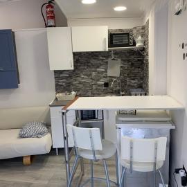 Apartamento con piscina，Chiloeches的飯店