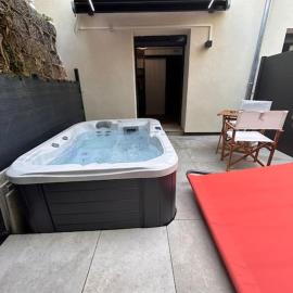 Petit studio et son spa abrité, готель у Нансі