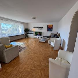Für Handwerker und Gruppen- große Ferienwohnung mit Balkon und Terrasse