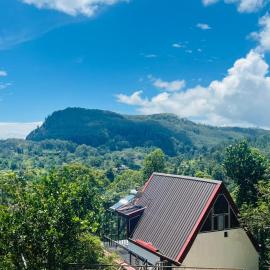Cloudy Hill Cottage، فندق في إيلا