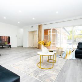 Adelaide Escape and Business-3Bath Full Kitchen Fast Wifi 3TV-for large families and group، فندق في Glenunga