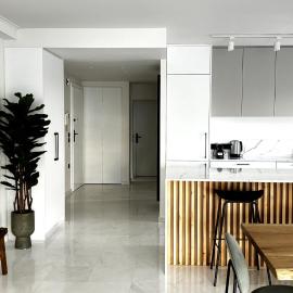 The White Marble - Spacious, 4BR, 2BA in Paleo Faliro