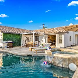 Beautiful 4BR Retreat Pool & Gameroom, hotel in Bermuda Dunes