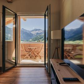 Chuenislodge2- zwei Balkone, gemütlicher Kamin, top Aussicht, hôtel à Adelboden