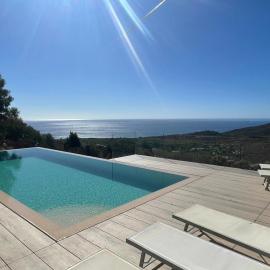 Villa with private pool, amazing sea panorama and private garden