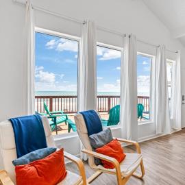 Oceanfront 2BR Cottage w Sunsets Views Comfy and Pet and Family Friendly, hotel di Freeport