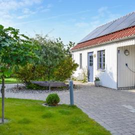 1 Bedroom Cozy Apartment In Brantevik, ξενοδοχείο σε Brantevik