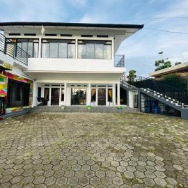 Kamar no 4, hotel in Sampal 2