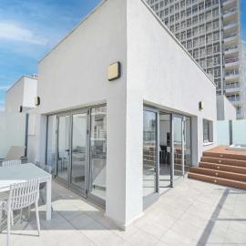 Modern 3 BR Penthouse with Jacuzzi in Rothschild Blvd by HolyGuest