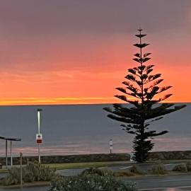 Moana Seaside Retreat - 2 Bedroom, spa , living area & pet friendly, hotelli kohteessa Moana
