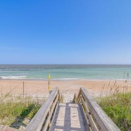 Walk to Beach: Family-Friendly Surf City Condo!
