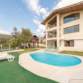 Villa Sineva - Pool, BBQ & Seaview, hotel i Fish Fish