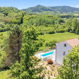 Forest Serenity Villa, hotel u gradu Pazin