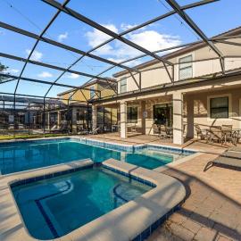 Villa w private pool & hot tub game room, hotel in Davenport