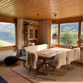 Hoch über dem Rheintal, Hotel in Brigels