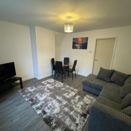 3 Bed-Sleeps 5- Garden-Pets-Parking