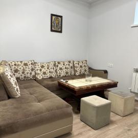 Art`s Family Guest House with shared backyard and pool