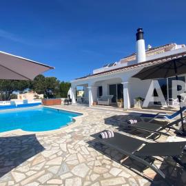 Peaceful villa with sea view close to Carvoeiro