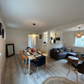 Dans le petit bourg, hotel in Santec
