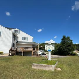Winnisquam Lake Inn, hotel Tiltonban