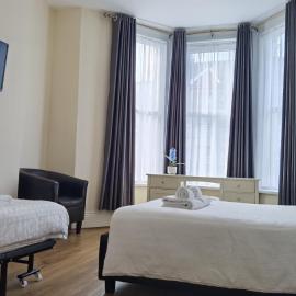 Entire 2 bedroom Apt in central location, Newly Refurbished, hotel a Plymouth