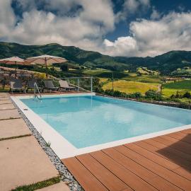 Benilde Village House, hotel a Povoação