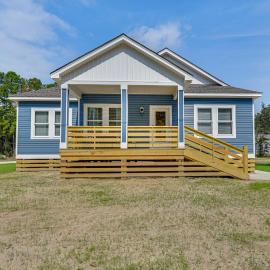 1 Mi to Dtwn Manteo: Dog-Friendly Home w/ Deck、マンテオのホテル
