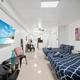 Escape 2 Beach, Ocean Dr Deco Apt with 2 Queen beds