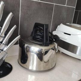 ZALFIA Homestay, hotel u gradu Kota Samarahan