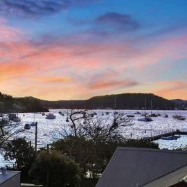 Magical Hardy's Bay Waterfront Apartment, hotell sihtkohas Killcare