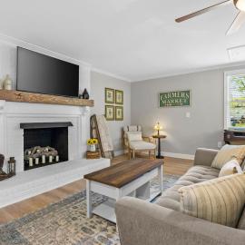 The Country Cottage of Franklin, TN، فندق في فرانكلين