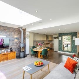 Apartment in Guildford with Parking, hotel a Stoughton